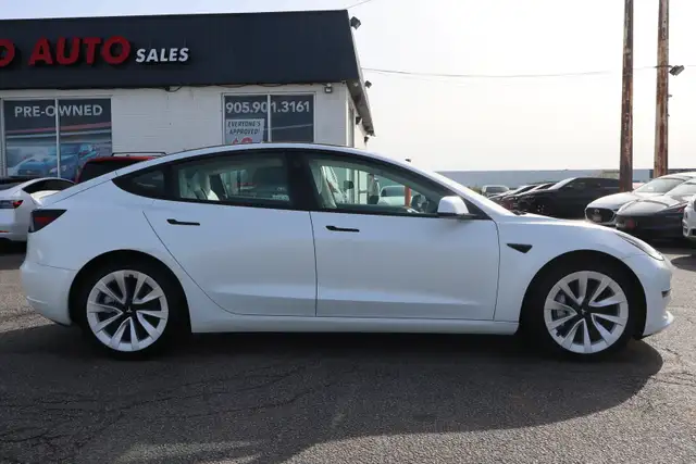 2022 Tesla Model 3 - Photo 8