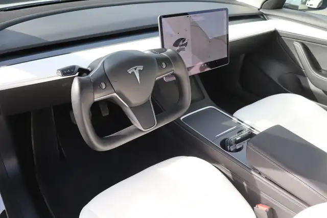 2022 Tesla Model 3 - Photo 9