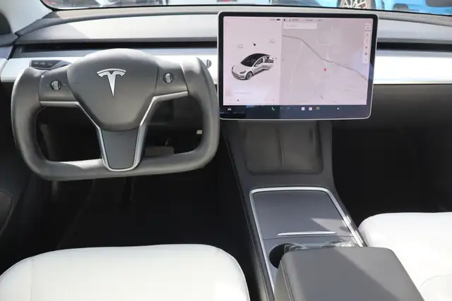 2022 Tesla Model 3 - Photo 10