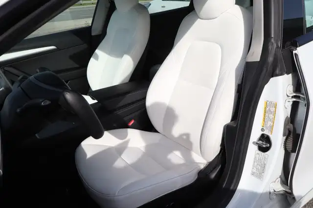 2022 Tesla Model 3 - Photo 12