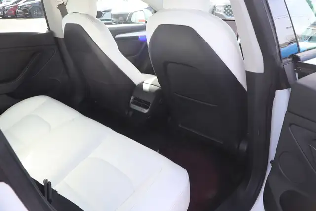 2022 Tesla Model 3 - Photo 14