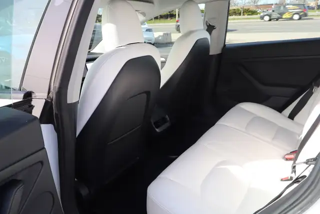 2022 Tesla Model 3 - Photo 15