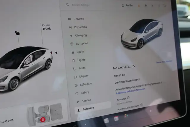 2022 Tesla Model 3 - Photo 16