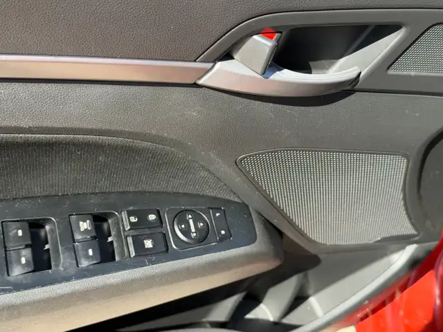 2017 Hyundai Elantra 4dr Sdn Auto GLS - Photo 4