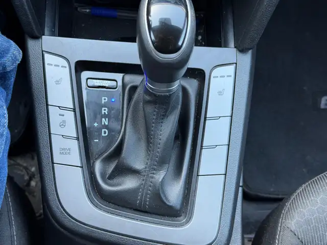 2017 Hyundai Elantra 4dr Sdn Auto GLS - Photo 12