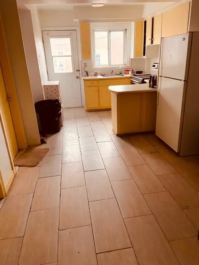 One bed room for rent in Montreal