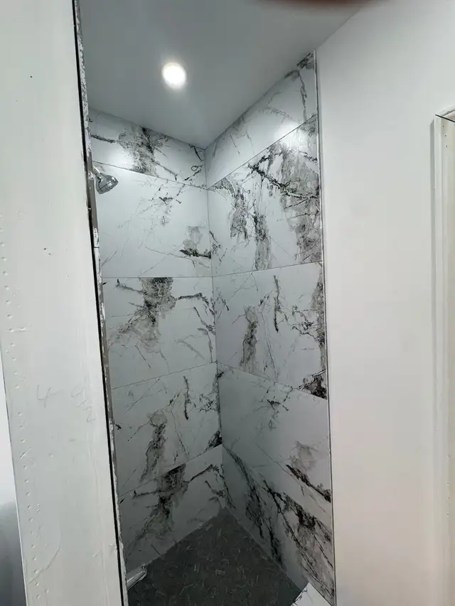 TOP FLOOR – FULLY RENOVATED 2 BEDROOM APARTMENT | KING & SHERMAN - Photo 2