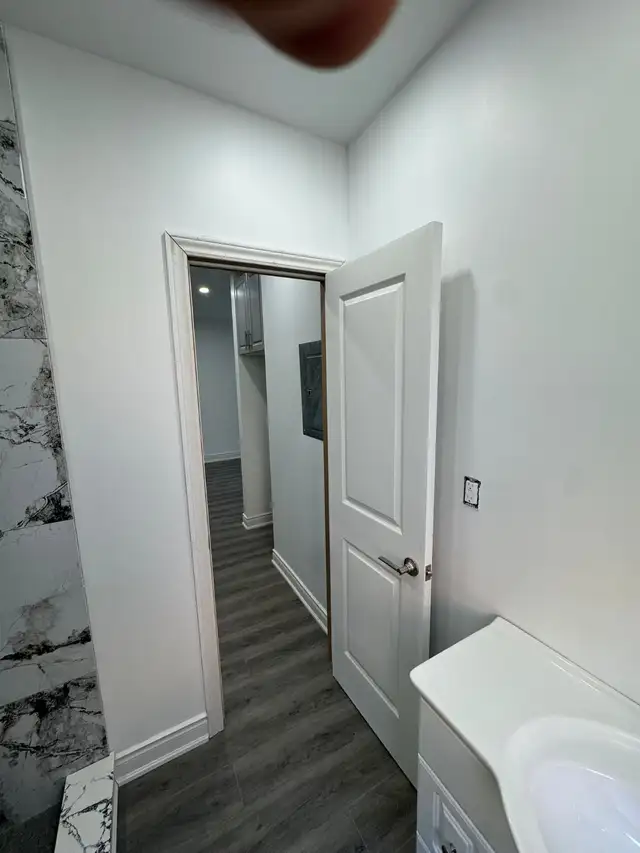 TOP FLOOR – FULLY RENOVATED 2 BEDROOM APARTMENT | KING & SHERMAN - Photo 3