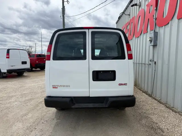 2017 GMC Savana G2500 Cargo - Photo 3