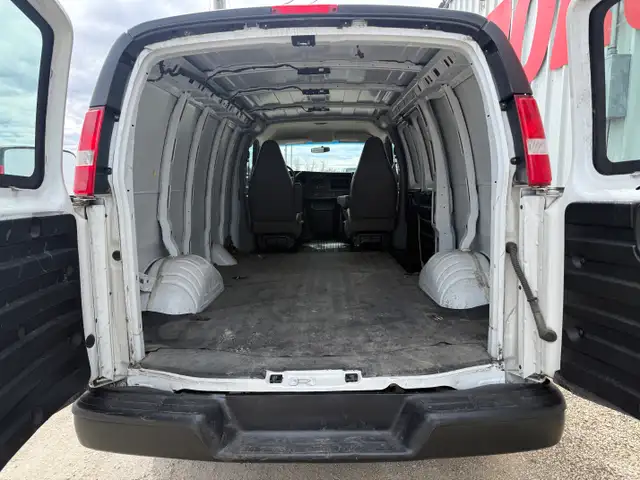 2017 GMC Savana G2500 Cargo - Photo 8