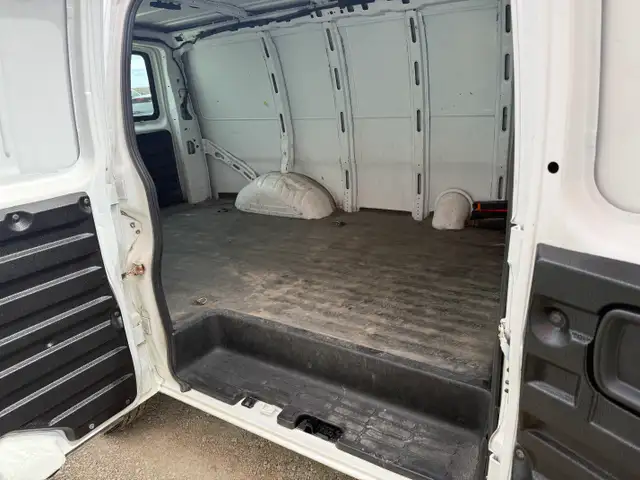 2017 GMC Savana G2500 Cargo - Photo 9