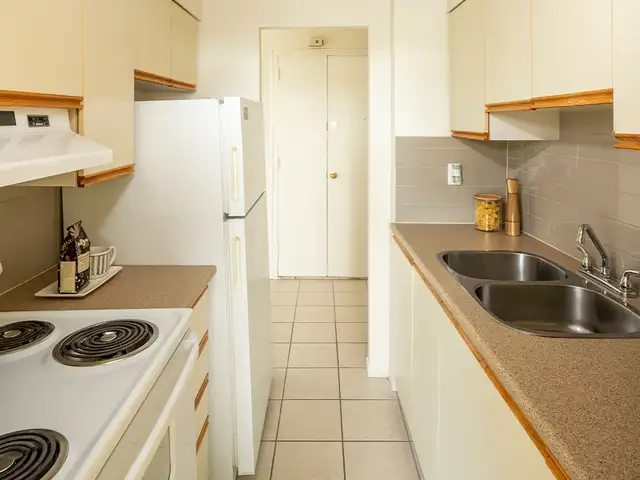 Apartment for Rent: 1 Bedroom A - Parkway Towers - Photo 12