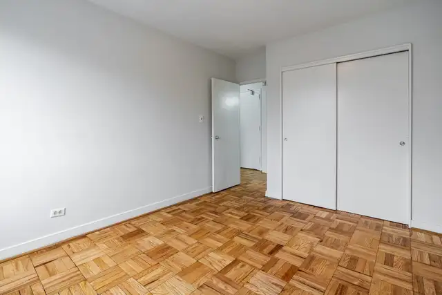 Oriole Apartments - 1 Bedroom   Den available at 1 Oriole Road , - Photo 8