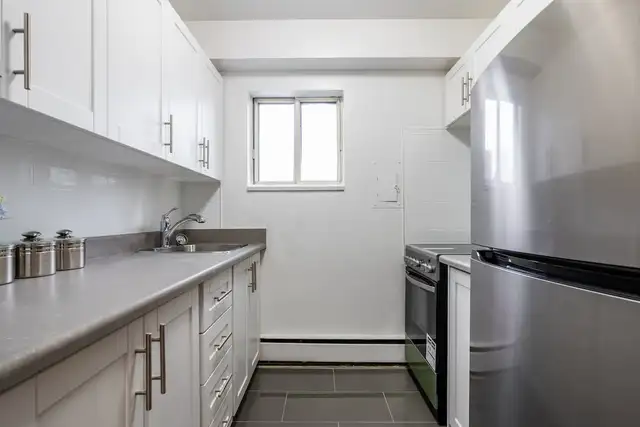 Oriole Apartments - 1 Bedroom   Den available at 1 Oriole Road , - Photo 11