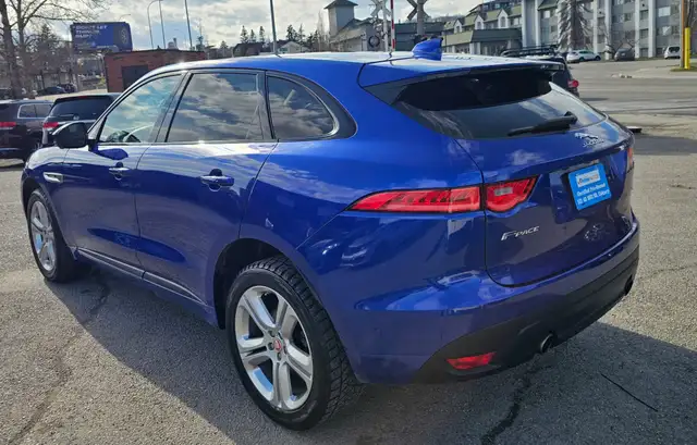 This Sport Utility Vehicle (SUV)/Multi-Purpose Vehicle (MPV) pow - Photo 4