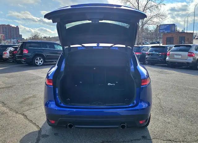 This Sport Utility Vehicle (SUV)/Multi-Purpose Vehicle (MPV) pow - Photo 6