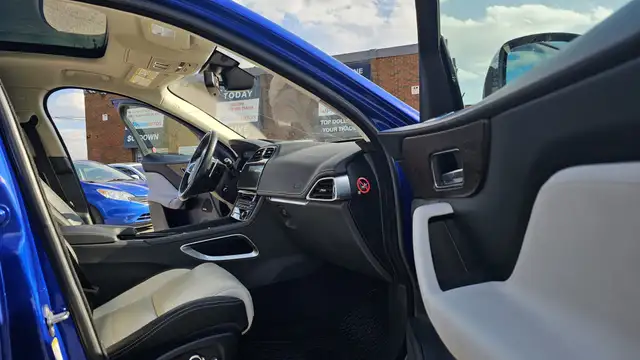 This Sport Utility Vehicle (SUV)/Multi-Purpose Vehicle (MPV) pow - Photo 14