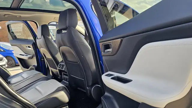 This Sport Utility Vehicle (SUV)/Multi-Purpose Vehicle (MPV) pow - Photo 16