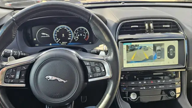 This Sport Utility Vehicle (SUV)/Multi-Purpose Vehicle (MPV) pow - Photo 17