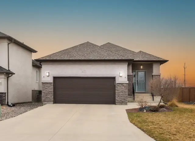 OH! 1500  sqft 4bdrm bungalow w/ 22x22 dbl att garage!