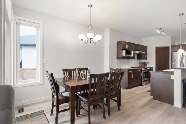 OH! 1500  sqft 4bdrm bungalow w/ 22x22 dbl att garage! - Photo 4