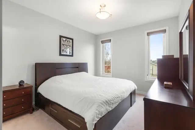 OH! 1500  sqft 4bdrm bungalow w/ 22x22 dbl att garage! - Photo 6