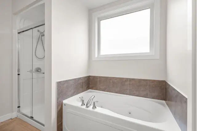 OH! 1500  sqft 4bdrm bungalow w/ 22x22 dbl att garage! - Photo 7