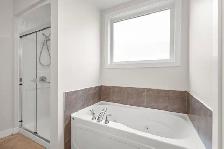 OH! 1500  sqft 4bdrm bungalow w/ 22x22 dbl att garage! - Photo 7