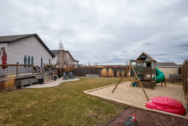 OH! 1500  sqft 4bdrm bungalow w/ 22x22 dbl att garage! - Photo 10