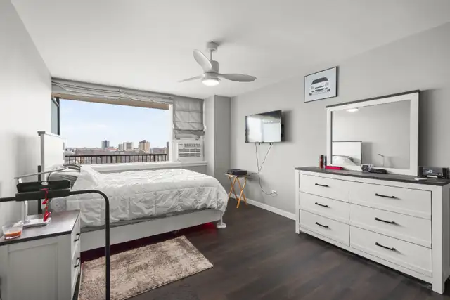 Bright & Open 800sqft Condo offering panoramic city views! - Photo 6