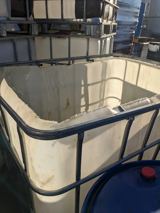 1000 - 1250 Lit.  Plastic Totes. - Photo 6