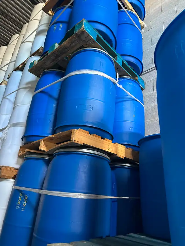 55 plastic food grade barrels. - Photo 2