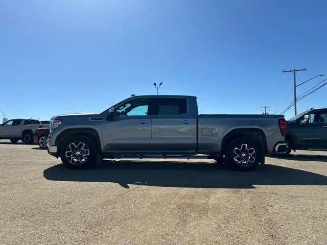 2024 GMC Sierra 1500 SLT - Photo 4