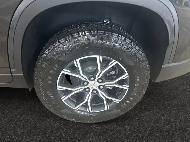 2026 GMC Acadia AT4 AWD - Photo 9
