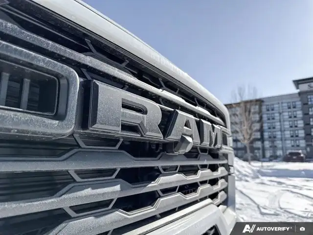 2026 Ram 2500 Black Express | 6.4L V8 Hemi | GPS Navigation - Photo 13
