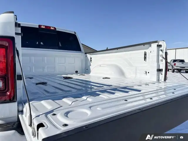 2026 Ram 2500 Black Express | 6.4L V8 Hemi | GPS Navigation - Photo 16