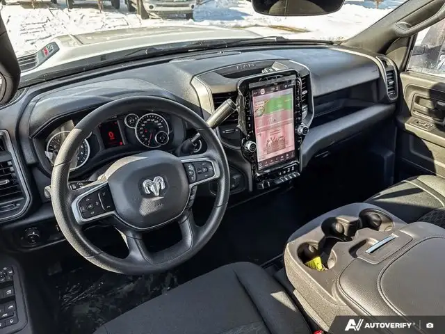 2026 Ram 2500 Black Express | 6.4L V8 Hemi | GPS Navigation - Photo 17