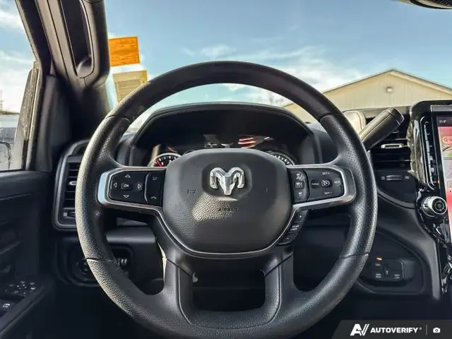 2026 Ram 2500 Black Express | 6.4L V8 Hemi | GPS Navigation - Photo 18