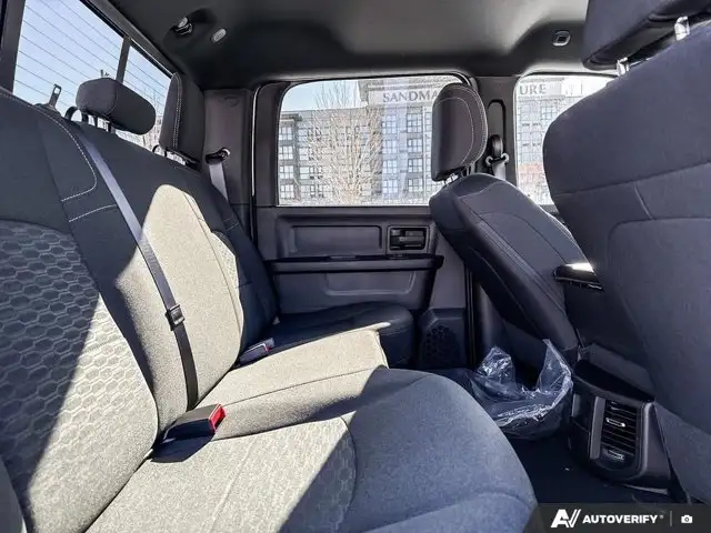 2026 Ram 2500 Black Express | 6.4L V8 Hemi | GPS Navigation - Photo 27