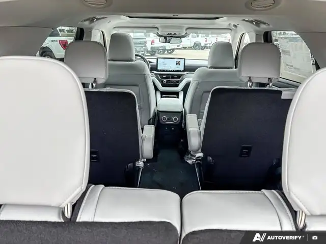 2026 Ford Explorer Platinum - Photo 32