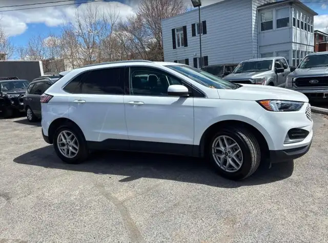 2024 Ford Edge SEL | AWD | LOW KMS! | Heated Seats/Wheel | Tow - Photo 2