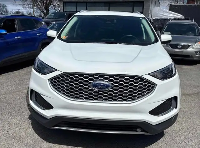 2024 Ford Edge SEL | AWD | LOW KMS! | Heated Seats/Wheel | Tow - Photo 4