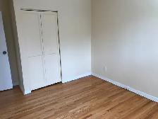 VERY BRIGHT ROOM MAIN FL-1 m TO PLAZA STEELES/BATHURST NEAR BUS - Photo 2