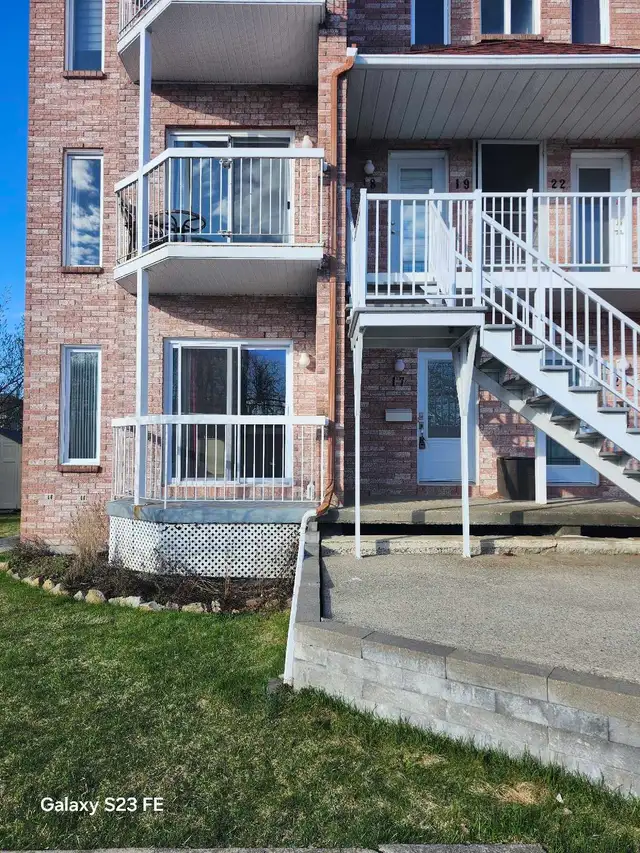 Condo à Louer 4 1/2 =1000p2