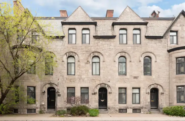 Beautiful Furnished 3 bedroom Townhouse