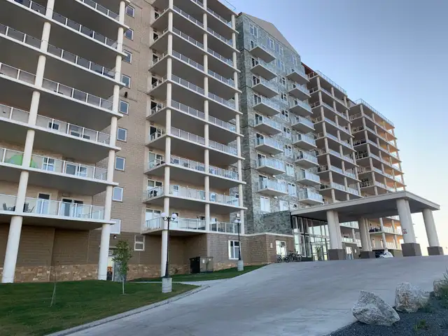 Penthouse 2 Bedroom plus Den July 1 - Photo 2