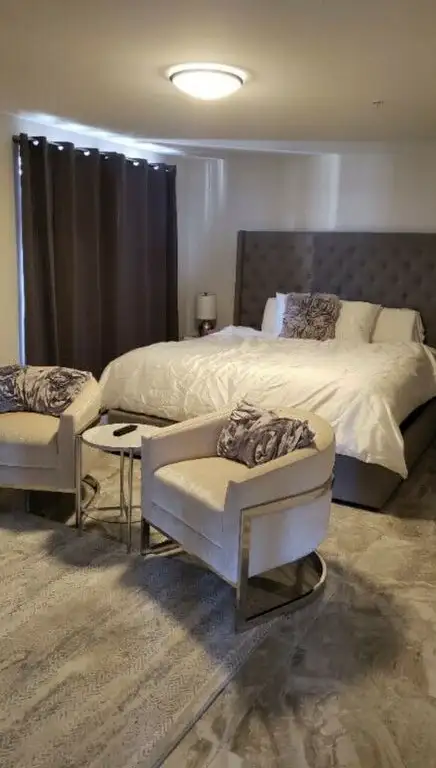 Penthouse 2 Bedroom plus Den July 1 - Photo 5