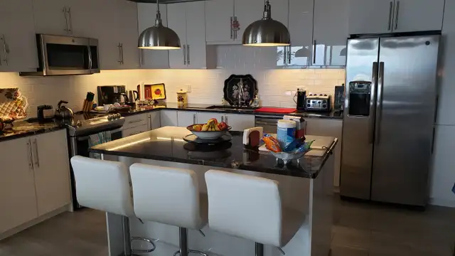 Penthouse 2 Bedroom plus Den July 1 - Photo 8