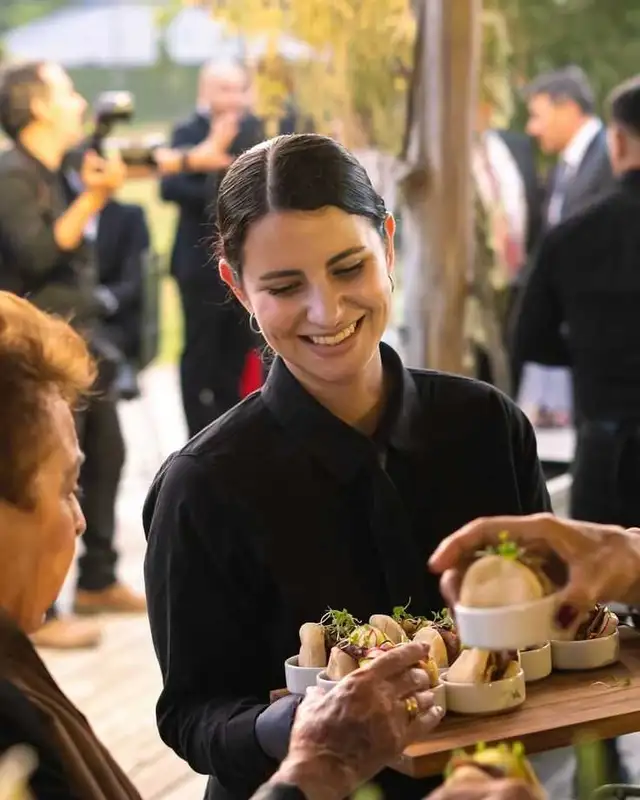 Bartender - Hostesses -Serving Staff - Photo 2