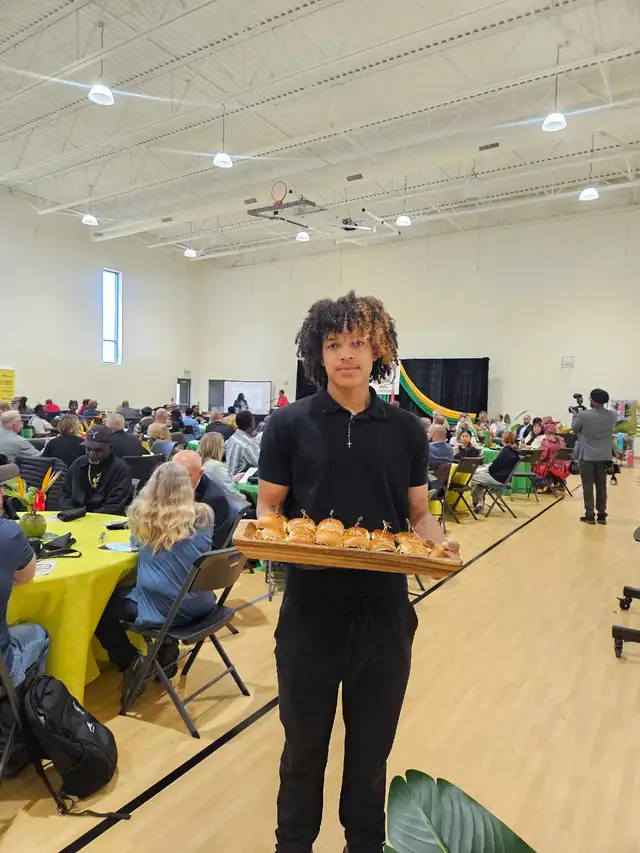 Bartender - Hostesses -Serving Staff - Photo 3